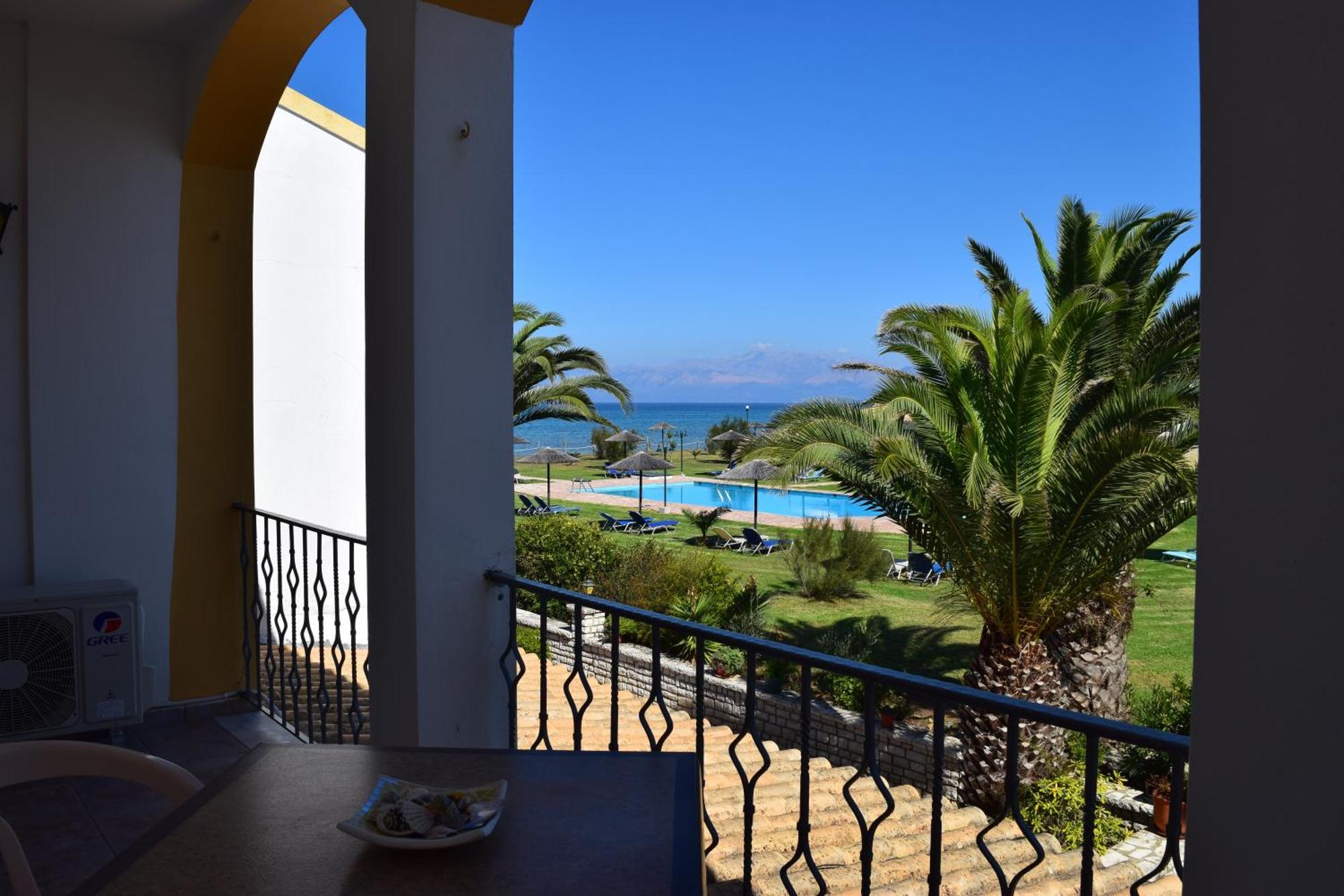 S&C Kosmos Beach Resort Roda  Exterior photo